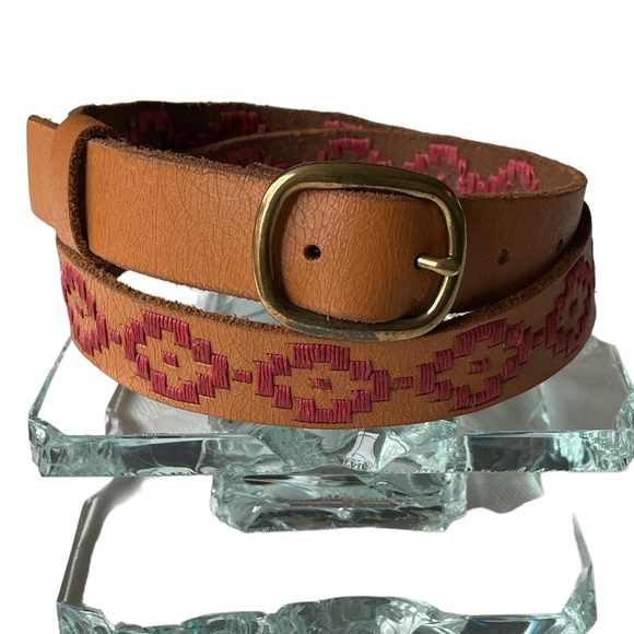 Accessories - Ladies Embroidered Leather Belt, western Style, Medium 34/36”